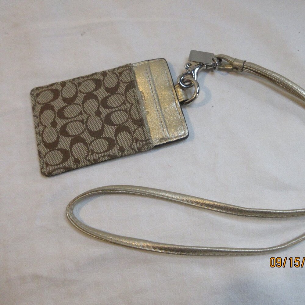 VINTAGE~ COACH PHOTO ID & CREDIT CARD HOLDER~IN GOLD AND THE COACH LOGO
